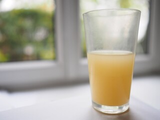 Stimmungslage - halbvolles oder halbleeres Glas?


