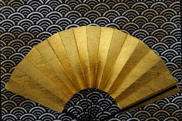 金色の扇子