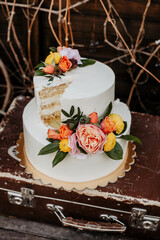 wedding cake strewn with berries, raspberries, blueberries, blueberries, pastry, sweetness, boho-style dessert