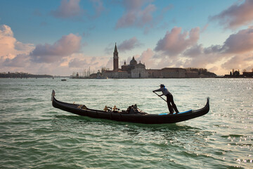Il Veneziano - Gondolier rowing on the Venice Lagoon