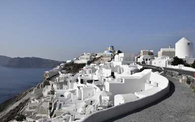 pueblos blancos de las islas ciclades de Grecia, a orillas del mar Mediterraneo