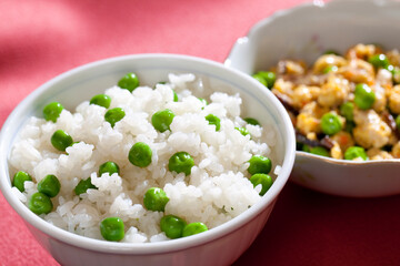 豆ごはんと卵とじ