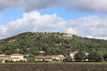 Fototapeta na wymiar Vue d'ensemble de l'ancien village médiéval de Allan dans la Drôme provençale, ville de Allan, département de la Drôme, France