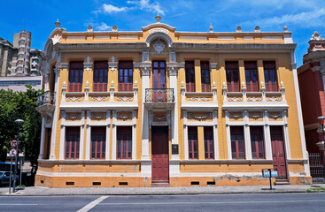 Fototapeta na wymiar Ancient yellow facade in Belo Horizonte, Minas Gerais, Brazil 