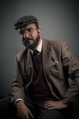 Obraz premium Vintage successful man watching the horizon