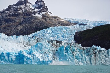 glaciar quebrandose