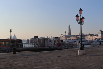Fototapeta na wymiar Walk in Venice