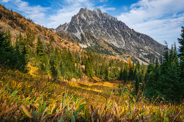 Fototapeta premium Mount Stuart on Lake Ingalls Hike