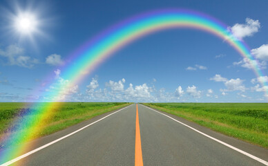 草原の直線道路と雲と太陽と虹