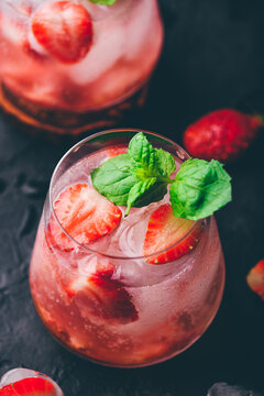 Cocktails with strawberry, gin and tonic