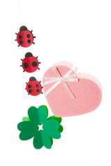 ハートのギフトボックスとテントウ虫のモビール