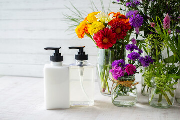 シャンプーとトリートメント　ボタニカルヘアケアイメージ素材