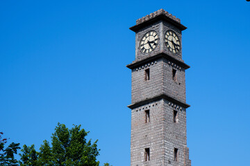 Fototapeta na wymiar Close view of gulbarga university library clock tower isolated in nature
