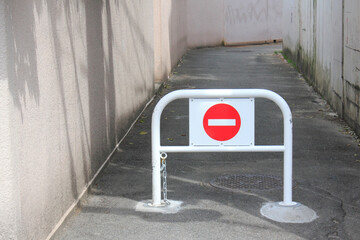 住宅街の行き止まりの路地