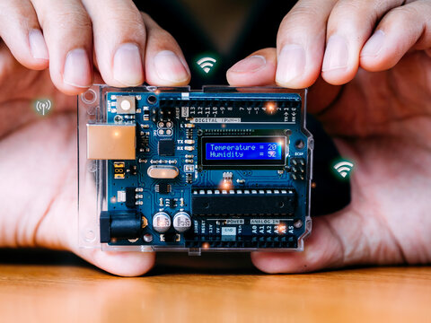 Arduino control broad element photo with infographic details