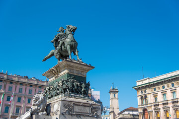 Naklejka premium Statue and blue sky