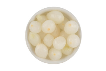 Cebolletas en un bol de cerámica blanca, vista desde arriba