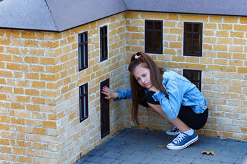 Obraz na płótnie Canvas girl plays in a city Park with miniature houses