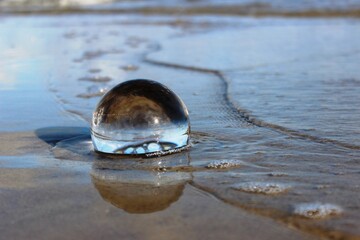 Lensball am Strand