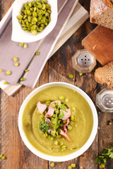 green pea soup with bacon and bread