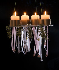 Weihnachten Advent Kerze Adventskranz Modern Flame Ständer
Metall Kerzenständer Leuchten Wachskerze Glitzer Deko  Untersatz
Feuer Lichtschein Kerzenständer



