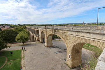 Fototapeta na wymiar Aqueduc Saint-Clément à Montpellier