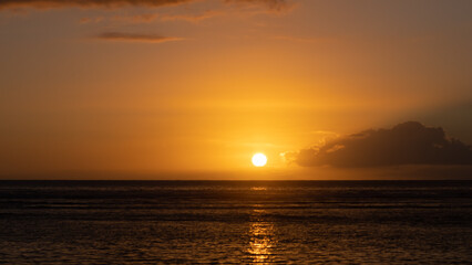 Obraz premium Sunset on the Indian Ocean, at Saint Gilles les Bains