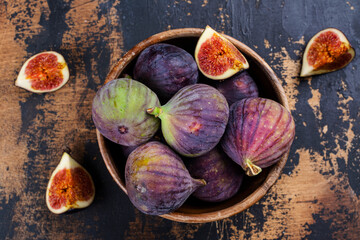 Whole and cut fresh figs