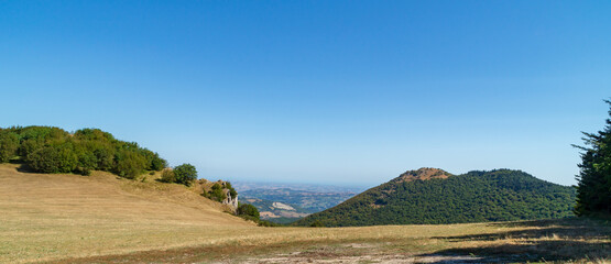 Lungo il sentiero 109 AG da Poggio San Romualdo a Castelletta