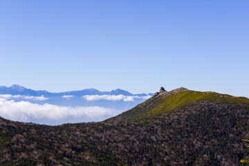 Fototapeta na wymiar 金峰山山頂の五丈岩と南アルプス