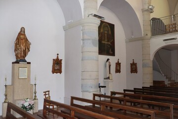 Intérieur de l'église catholique Saint Jean Baptiste dans Allan, ville de Allan, département de...