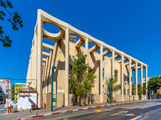 Fototapeta na wymiar Facade of Great Synagogue at Allenby street main boulevard in downtown district of Lev HaIr in Tel Aviv Yafo, Israel