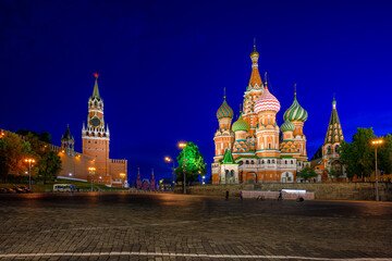 Obraz premium Saint Basil's Cathedral, Spasskaya Tower and Red Square in Moscow, Russia. Architecture and landmarks of Moscow. Night cityscape of Moscow Kremlin