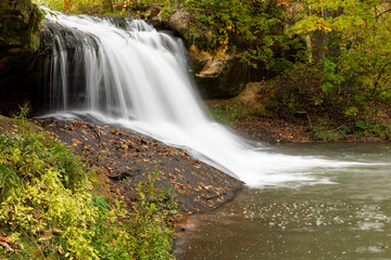 Fototapeta premium Waterfall On Big Trout Creek In Autumn