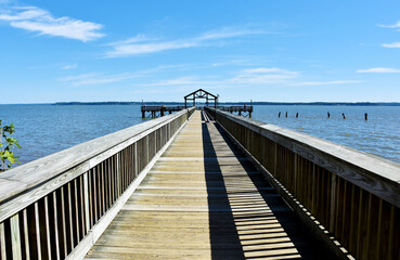 Obraz premium Fishing pier in Leesylvania State Park, Woodbridge, Virginia