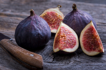 fresh figs on wooden background