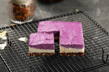 Bake ecofriendly blueberry cake on metal mesh tray