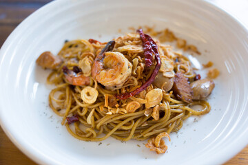 Spaghetti with Chilli Soy Sauce, Stir-Fried with Shrimp, Squid,
Trevally and Enamel Venus Shell
