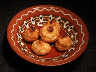 Cookies are placed on a glazed clay plate.