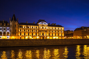 Fototapeta na wymiar Blick auf historische Gebäude in Paris, Frankreich