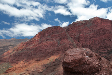 Geology. Desert landscape. View of the popular red sandstone formation named The Toad, in Quebrada de las Conchas, Salta, Argentina. The rocky mountains and cliffs in the background. 