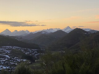Castilla y León. León. Valverde de la Sierra. Por mucho que recorramos el mundo detrás de la belleza, nunca la encontraremos si no la llevamos con nosotros. [Louis Audobert]