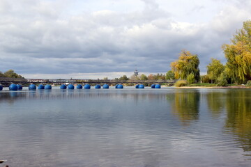 Obraz premium Flückingersee in Freiburg im Herbst