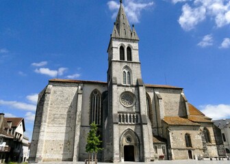 Fototapeta na wymiar Façade sud de l’église Saint-Pierre à Orthez