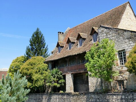 Maison Médiévale Appelée Maison Batcave à Orthez