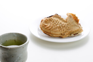 テーブルの上のたいやきとお茶