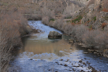 Castilla y León. León. Las Salas. Río Esla. “El río sabe: que no hay prisa. que llegara allí...
