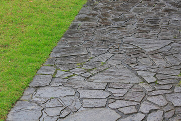 雨に濡れた石畳
