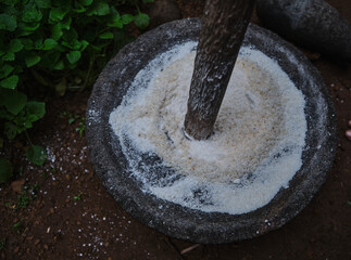 rice powdering manually  