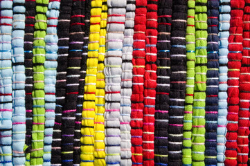 Textura de cordas coloridas e tramadas com linhas e tecidos